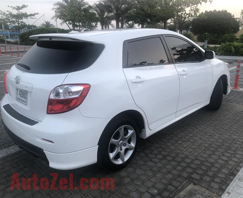 Toyota Matrix 2009 full option No 1driven by lady 12500 dhs
