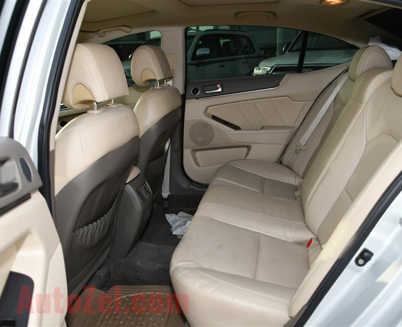 KIA CADENZA, V6- 2012- SILVER- 221 000 KM- GCC