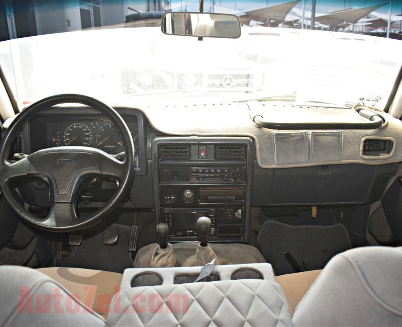 NISSAN SUPER SAFARI MODEL 1995 - 280,000 KM - WHITE - V6 - GCC 