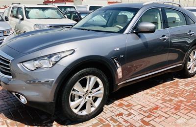 Infinity QX70 2016 very good condition warranty 