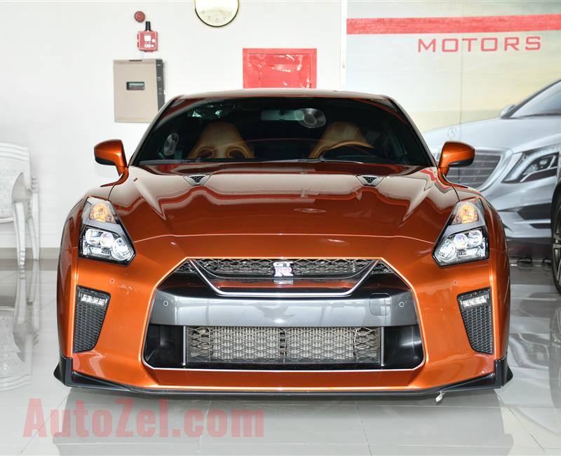 NISSAN GTR MODEL 2017 - ORANGE - 14,000 KM - V8 - GCC 