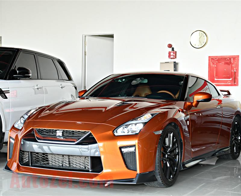 NISSAN GTR MODEL 2017 - ORANGE - 14,000 KM - V8 - GCC 