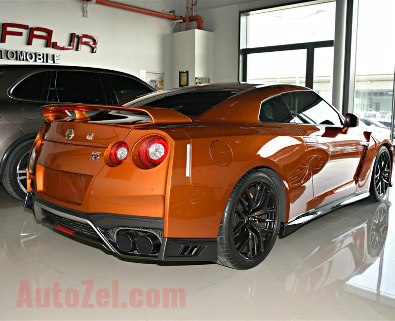 NISSAN GTR MODEL 2017 - ORANGE - 14,000 KM - V8 - GCC 