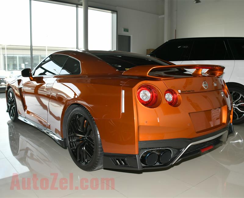 NISSAN GTR MODEL 2017 - ORANGE - 14,000 KM - V8 - GCC 