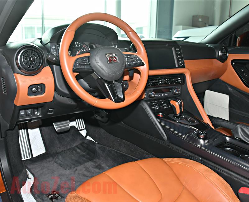 NISSAN GTR MODEL 2017 - ORANGE - 14,000 KM - V8 - GCC 