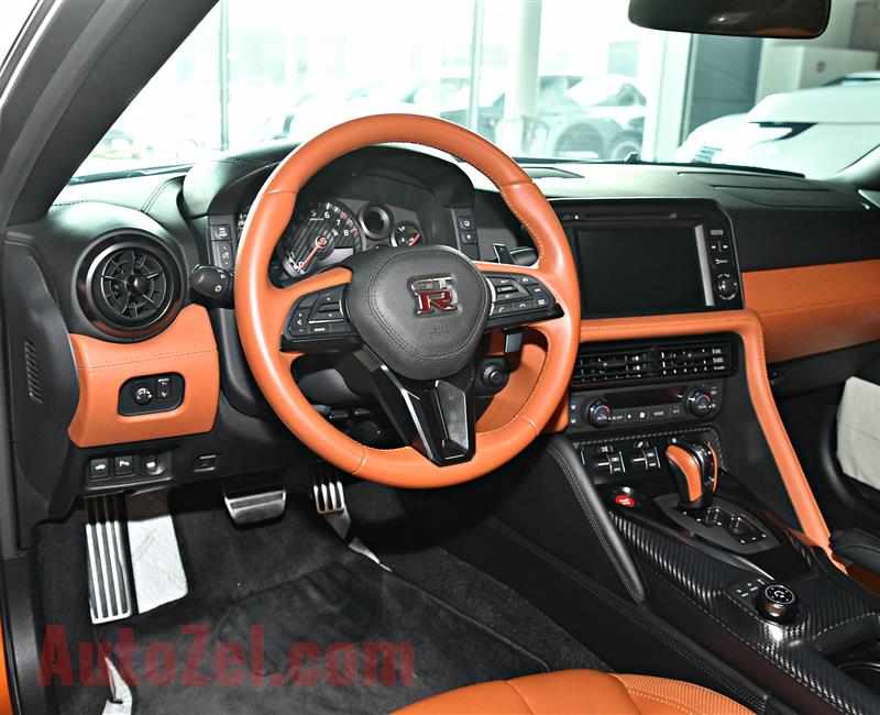 NISSAN GTR MODEL 2017 - ORANGE - 14,000 KM - V8 - GCC 