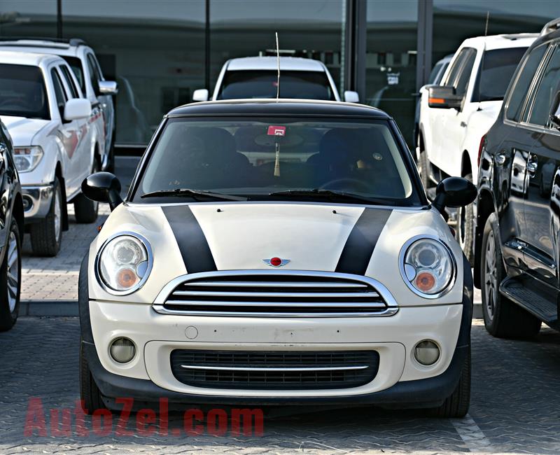 MINI COOPER MODEL 2012 - WHITE - 158,000 KM - V4 - GCC 