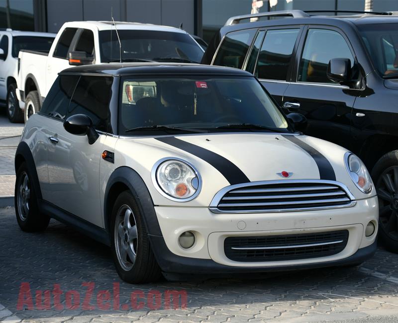 MINI COOPER MODEL 2012 - WHITE - 158,000 KM - V4 - GCC 