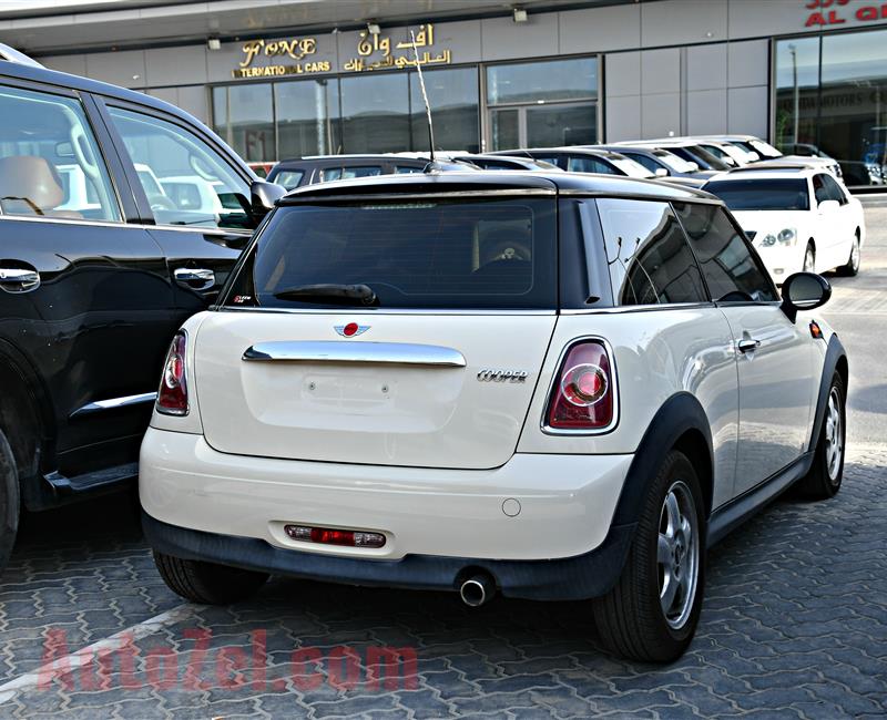 MINI COOPER MODEL 2012 - WHITE - 158,000 KM - V4 - GCC 