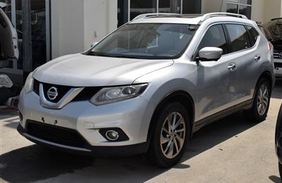 NISSAN XTRAIL- 2015- SILVER- 207 000 KM- GCC SPECS