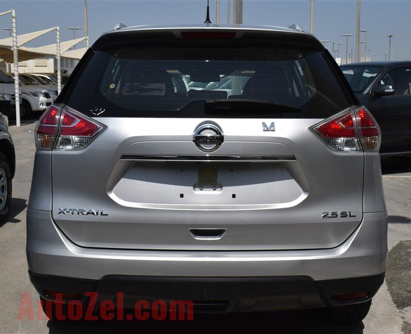 NISSAN XTRAIL- 2015- SILVER- 207 000 KM- GCC SPECS