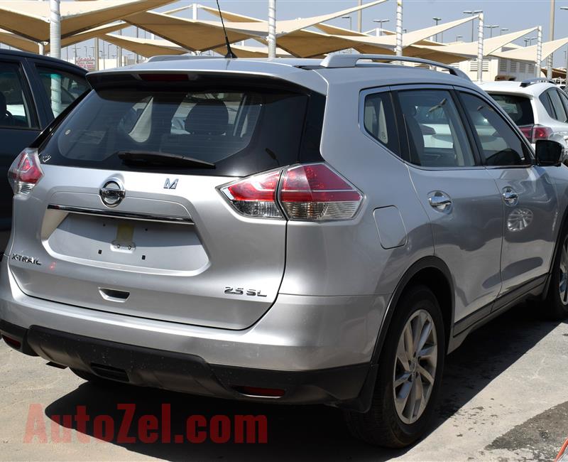 NISSAN XTRAIL- 2015- SILVER- 207 000 KM- GCC SPECS