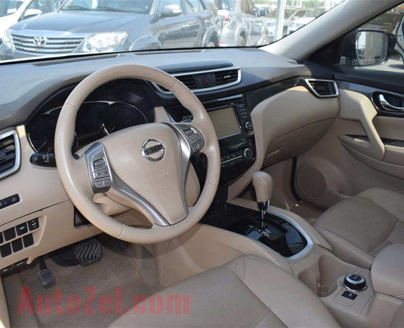 NISSAN XTRAIL- 2015- SILVER- 207 000 KM- GCC SPECS