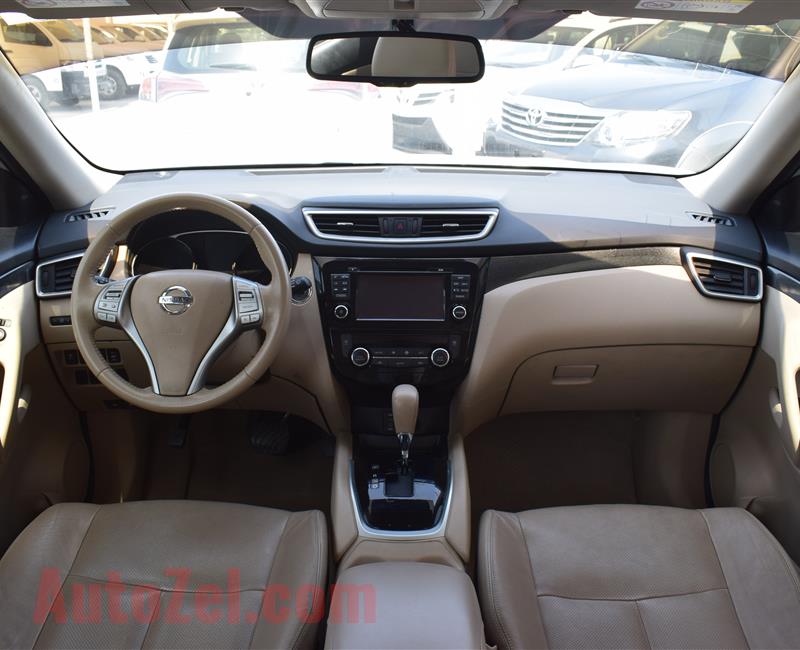 NISSAN XTRAIL- 2015- SILVER- 207 000 KM- GCC SPECS