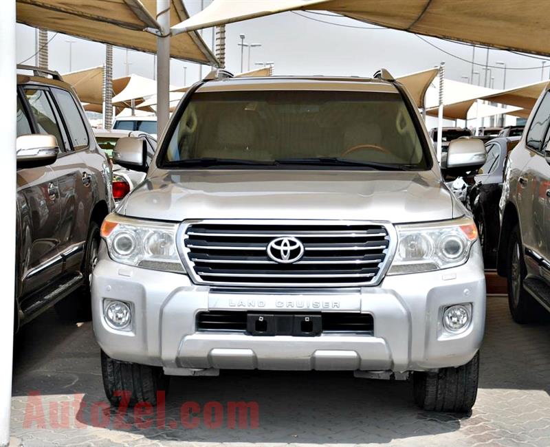 TOYOTA LAND CRUISER GXR MODEL 2013 - WHITE - 115,000 KM - V8 - GCC 