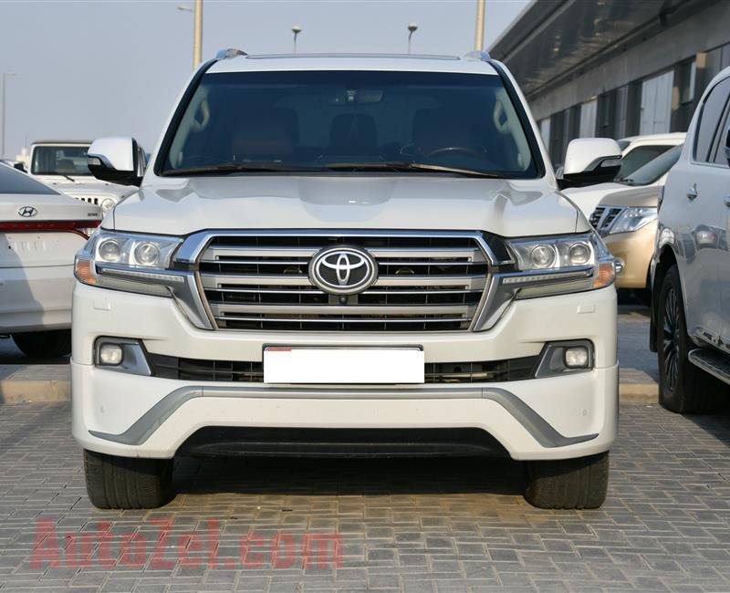 TOYOTA LAND CRUISER VXR MODEL 2017 - WHITE - 160,000 KM - V8 - GCC 