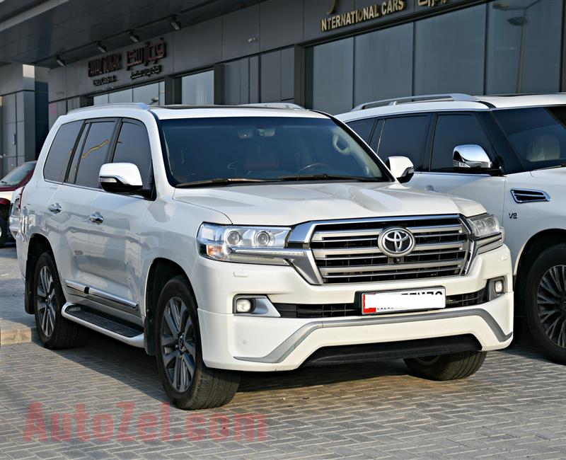 TOYOTA LAND CRUISER VXR MODEL 2017 - WHITE - 160,000 KM - V8 - GCC 