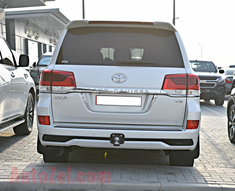 TOYOTA LAND CRUISER VXR MODEL 2017 - WHITE - 160,000 KM - V8 - GCC 