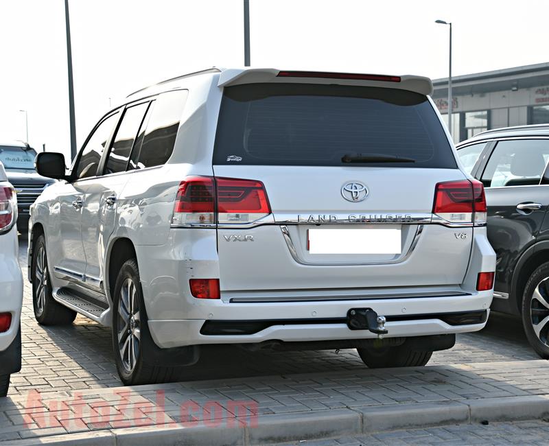 TOYOTA LAND CRUISER VXR MODEL 2017 - WHITE - 160,000 KM - V8 - GCC 