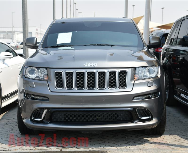 JEEP GRAND CHEROKEE MODEL 2012 - GREY - 220,000 KM - V8 - GCC 