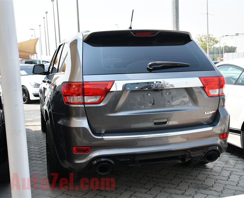 JEEP GRAND CHEROKEE MODEL 2012 - GREY - 220,000 KM - V8 - GCC 