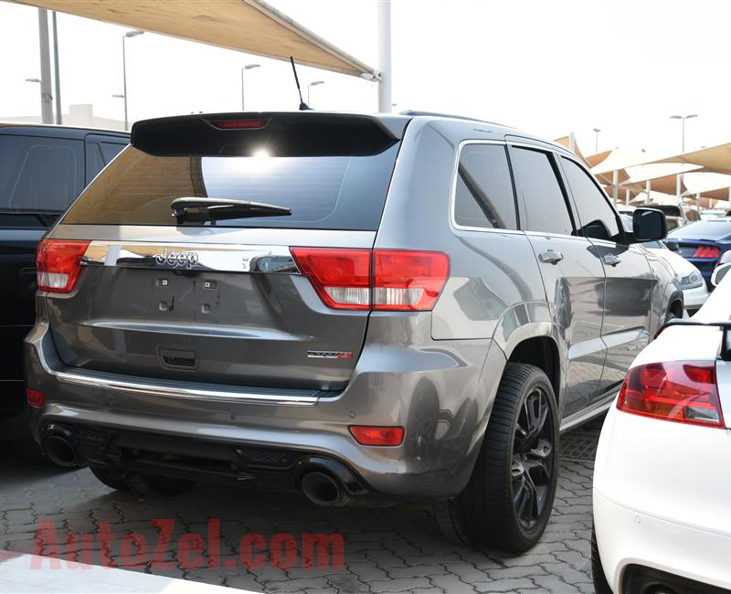 JEEP GRAND CHEROKEE MODEL 2012 - GREY - 220,000 KM - V8 - GCC 