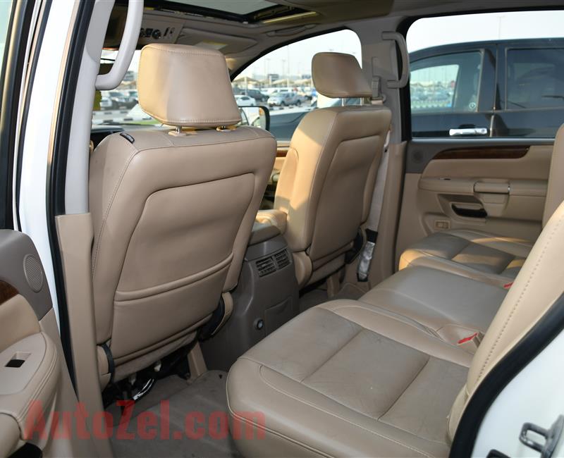 NISSAN ARMADA MODEL 2009 - WHITE - 200,000 KM - V8 - GCC 