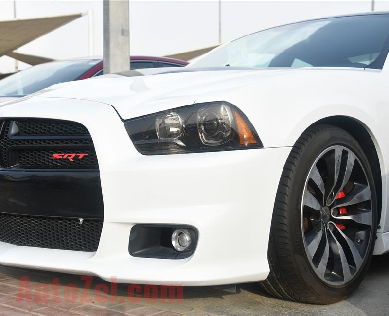 DODGE CHARGER MODEL 2014 - WHITE - 100,000 KM - V8 - GCC 