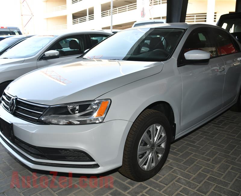 VOLKSWAGEN JETTA- 2017- SILVER- 7 000 KM- GCC SPECS