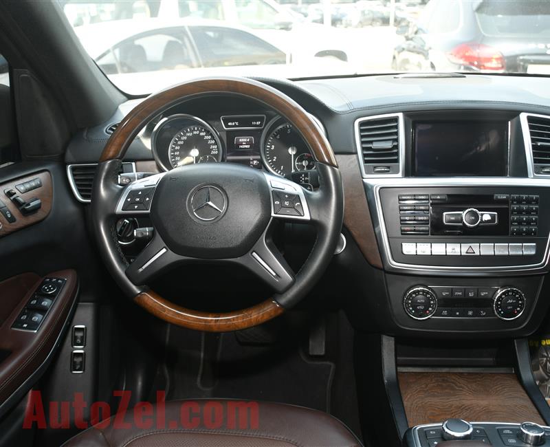 MERCEDES-BENZ GL500- 2013- GOLDEN- 140 000 KM- GCC SPECS