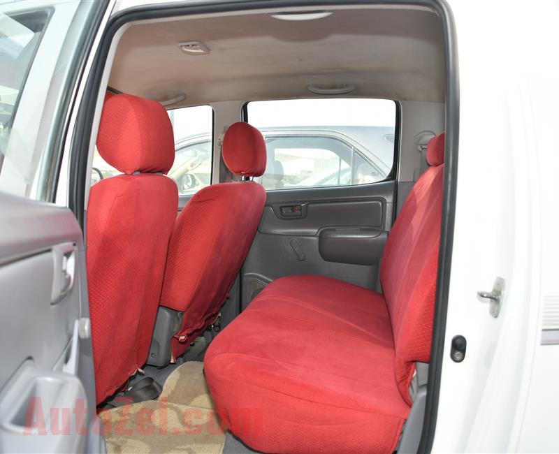 TOYOTA HILUX- 2011- WHITE- 500 000 KM- GCC SPECS