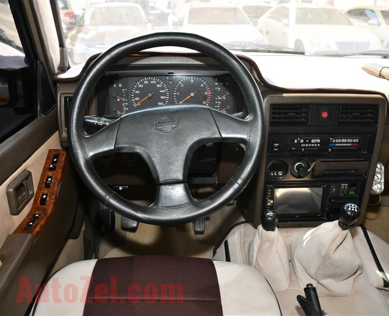 NISSAN PATROL SUPER SAFARI- 1993- GOLD- 370 000 KM- GCC SPECS