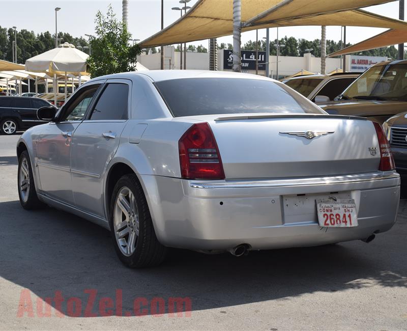 CHRYSLER 300- 2005- SILVER- 89 000 MILES- AMERICAN SPECS- CALL FOR THE PRICE