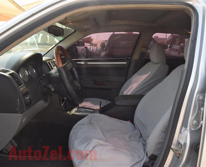 CHRYSLER 300- 2005- SILVER- 89 000 MILES- AMERICAN SPECS- CALL FOR THE PRICE