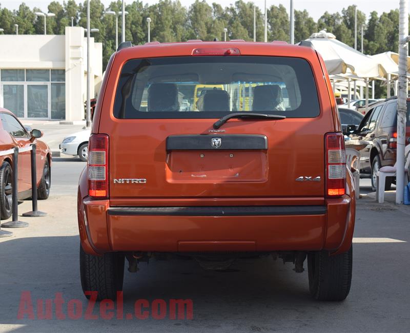 DODGE NITRO 4X4- 2007- ORANGE- 221 000 KM- GCC SPECS- CALL FOR THE PRICE