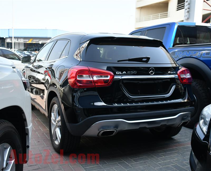 MERCEDES-BENZ GLA250 4MATIC- 2018- BLACK- 12 000 KM- GCC SPECS