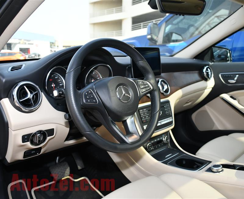 MERCEDES-BENZ GLA250 4MATIC- 2018- BLACK- 12 000 KM- GCC SPECS