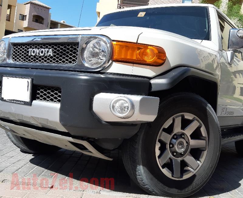 2015 FJ CRUISER VXR- GCC- SINGLE OWNER-  63 000 km