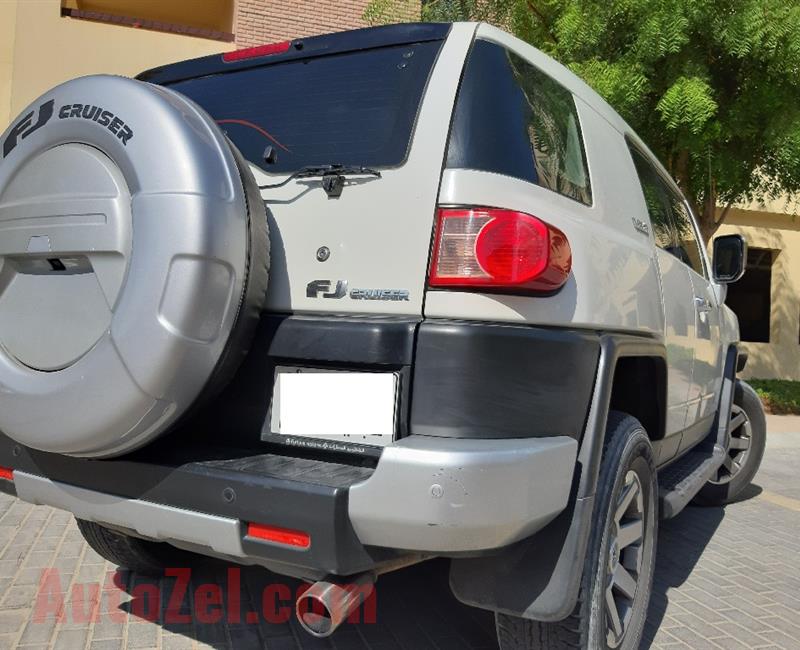 2015 FJ CRUISER VXR- GCC- SINGLE OWNER-  63 000 km