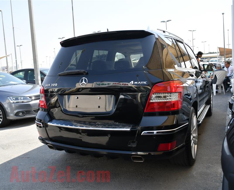 MERCEDES-BENZ GLK300- 2011- BLACK- 211 000 KM- AMERICAN SPECS