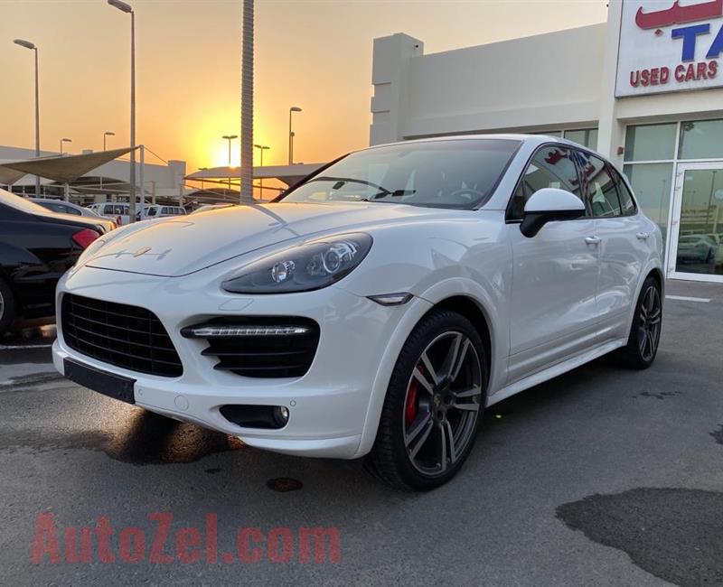 PORSCHE CAYENNE GTS- 2013- WHITE- 119 000 KM- GCC SPECS