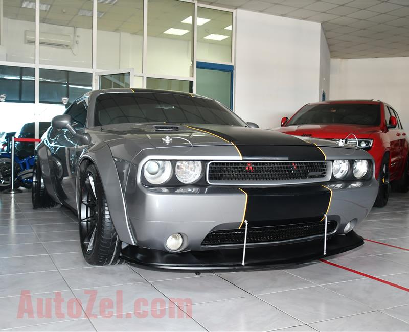 DODGE CHALLENGER- 2013- GRAY- 61 000 KM- AMERICAN SPECS