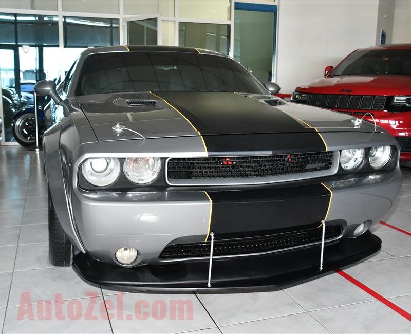 DODGE CHALLENGER- 2013- GRAY- 61 000 KM- AMERICAN SPECS