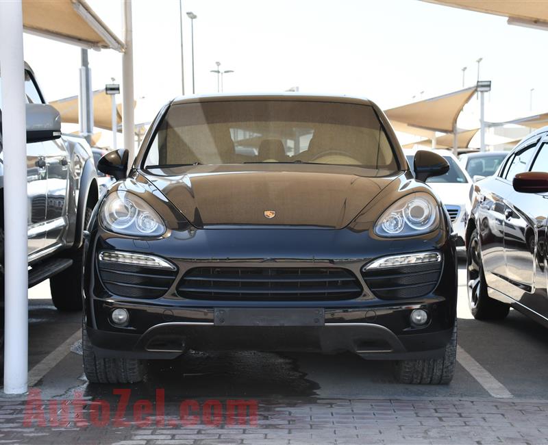 PORSCHE CAYENNE- 2013- BLACK- 206 000 KM- GCC SPECS