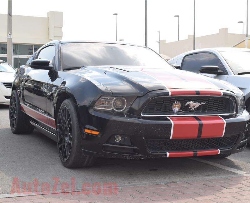 FORD MUSTANG GT- 2014- BLACK- 88 000 KM- GCC