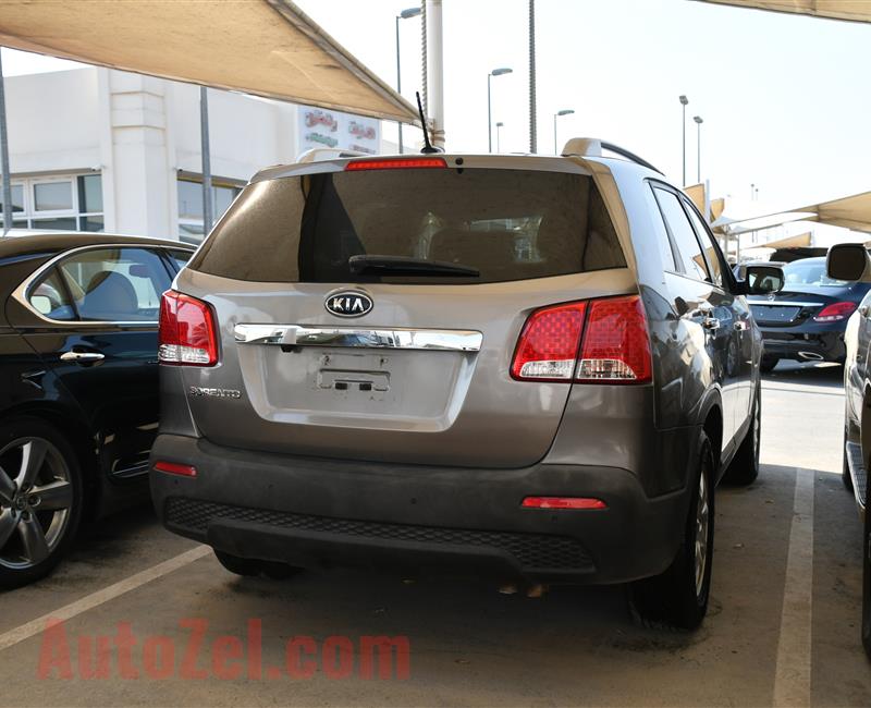 KIA SORENTO- 2013- GRAY- 134 000 KM- AMERICAN SPECS