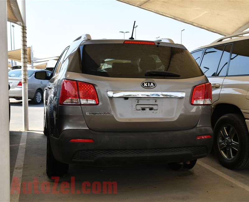 KIA SORENTO- 2013- GRAY- 134 000 KM- AMERICAN SPECS