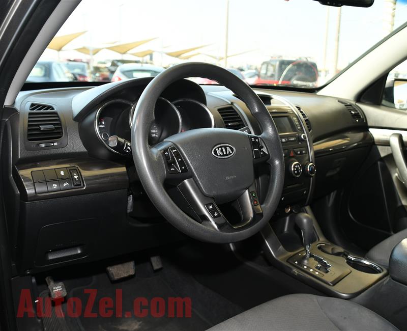 KIA SORENTO- 2013- GRAY- 134 000 KM- AMERICAN SPECS