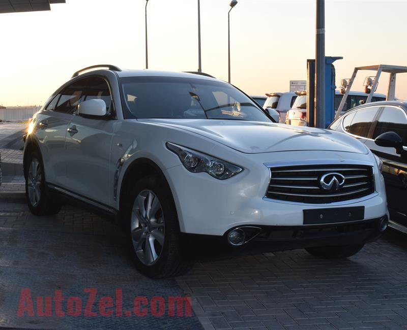 INFINITI FX35- 2012- WHITE- 150 000 KM- GCC