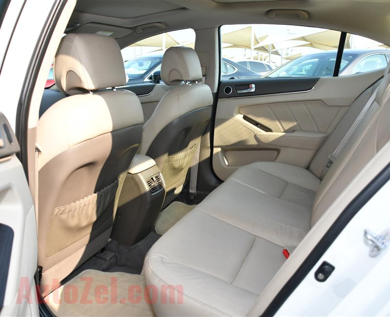 KIA CADENZA- 2013- WHITE- 156 000 KM- GCC SPECS